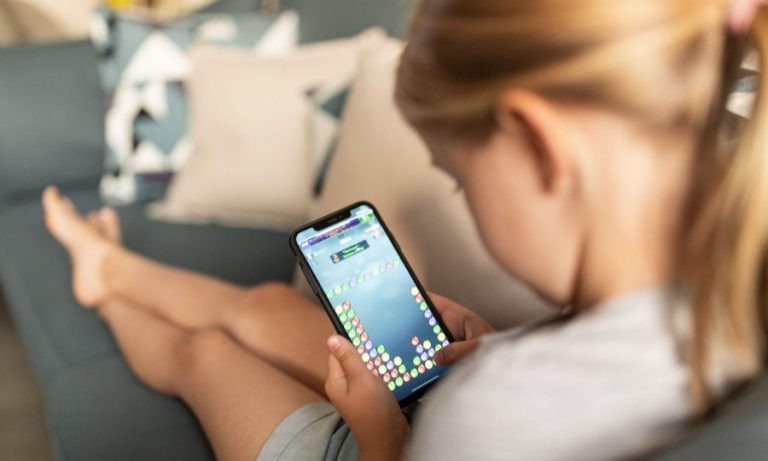 Read more about the article Kako postaviti roditeljski nadzor na smartfonu djeteta?